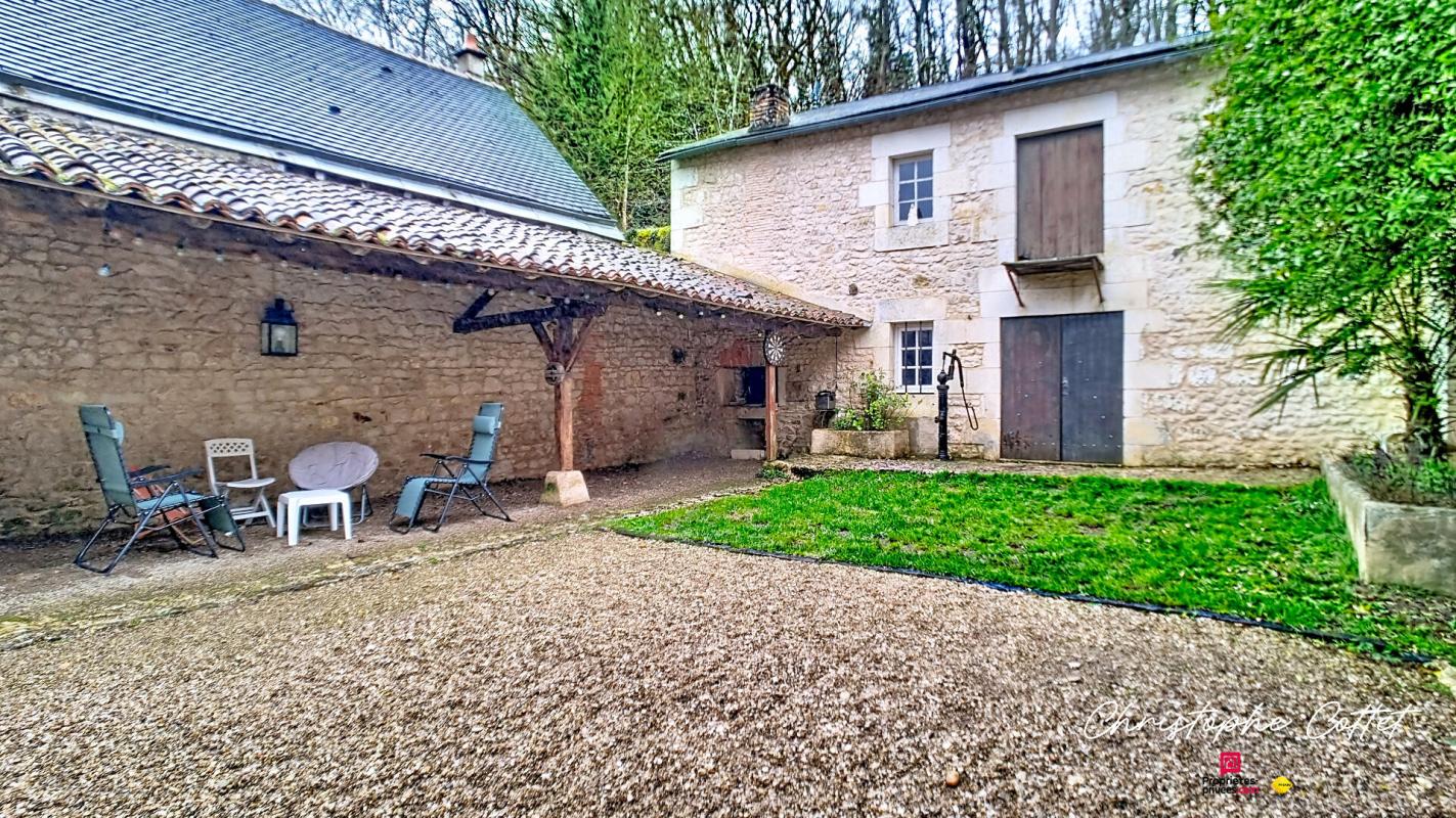 BONNES Maison en pierre de caractère  207 m²  8 pièces Bonnes 86300 15