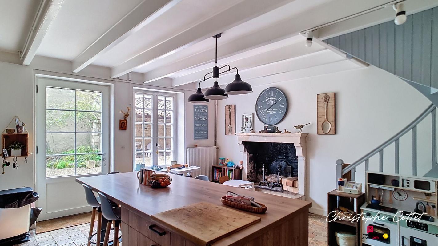 BONNES Maison en pierre de caractère  207 m²  8 pièces Bonnes 86300 6