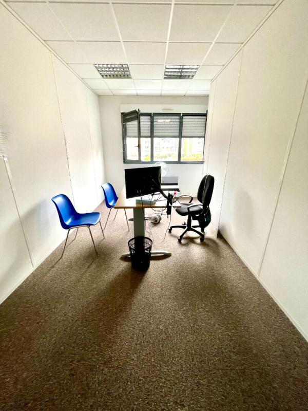 ANGERS 4900 ANGERS - A LOUER  BUREAUX 3