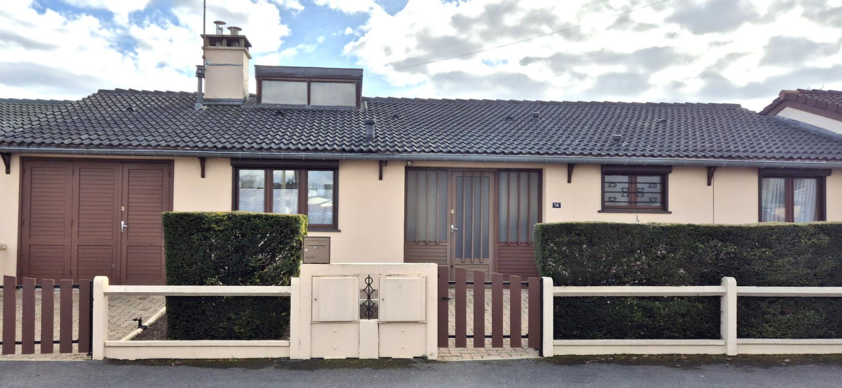 SAINT-DIZIER Belle Maison ou Pavillon de Plain-pied de 95 m² à Remettre à votre Goût et Style de Vie avec sa Cour avant, Terrasse avec Barbecue, Garage de 22 m², Appentis et un joli Terrain Clos et Entretenu de 365 m² 1