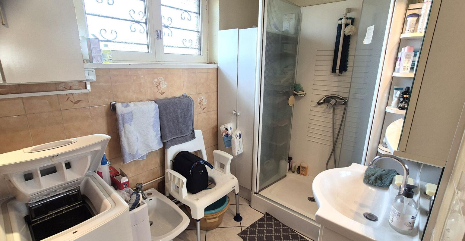 SAINT-DIZIER Belle Maison ou Pavillon de Plain-pied de 95 m² à Remettre à votre Goût et Style de Vie avec sa Cour avant, Terrasse avec Barbecue, Garage de 22 m², Appentis et un joli Terrain Clos et Entretenu de 365 m² 13