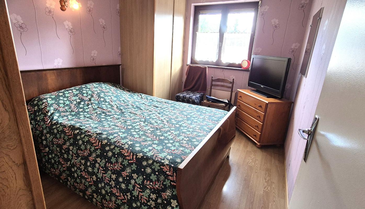 SAINT-DIZIER Belle Maison ou Pavillon de Plain-pied de 95 m² à Remettre à votre Goût et Style de Vie avec sa Cour avant, Terrasse avec Barbecue, Garage de 22 m², Appentis et un joli Terrain Clos et Entretenu de 365 m² 14