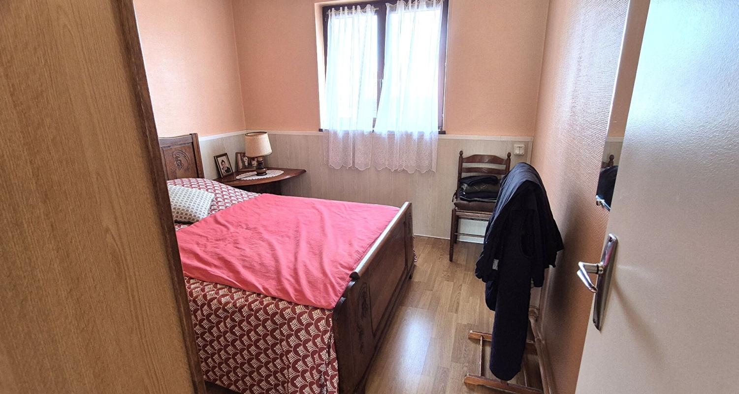 SAINT-DIZIER Belle Maison ou Pavillon de Plain-pied de 95 m² à Remettre à votre Goût et Style de Vie avec sa Cour avant, Terrasse avec Barbecue, Garage de 22 m², Appentis et un joli Terrain Clos et Entretenu de 365 m² 15