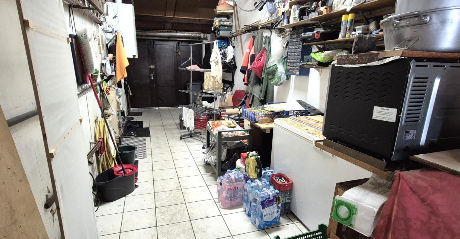 SAINT-DIZIER Belle Maison ou Pavillon de Plain-pied de 95 m² à Remettre à votre Goût et Style de Vie avec sa Cour avant, Terrasse avec Barbecue, Garage de 22 m², Appentis et un joli Terrain Clos et Entretenu de 365 m² 16