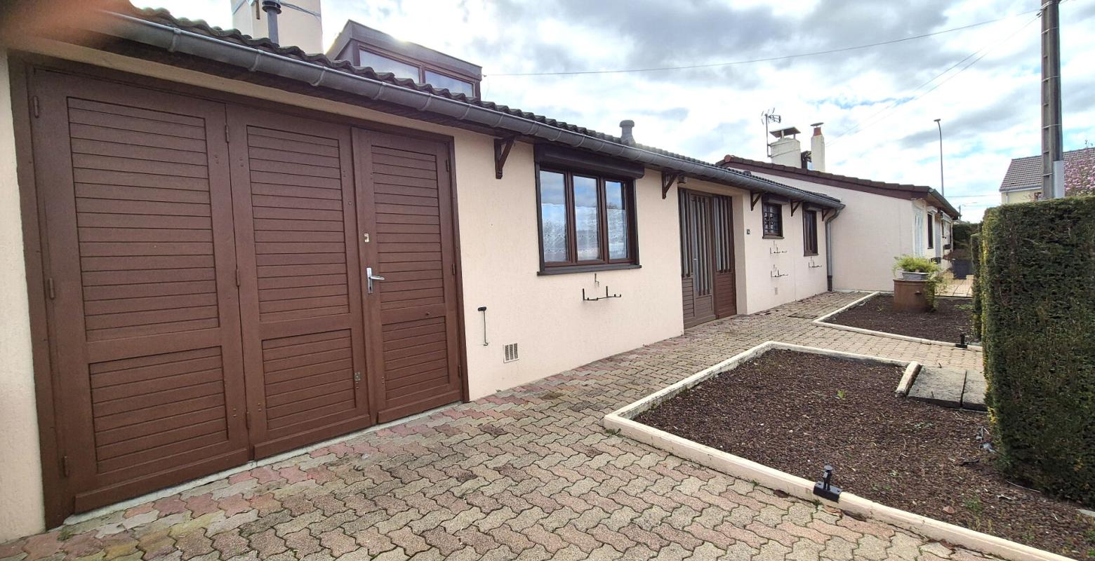 SAINT-DIZIER Belle Maison ou Pavillon de Plain-pied de 95 m² à Remettre à votre Goût et Style de Vie avec sa Cour avant, Terrasse avec Barbecue, Garage de 22 m², Appentis et un joli Terrain Clos et Entretenu de 365 m² 7