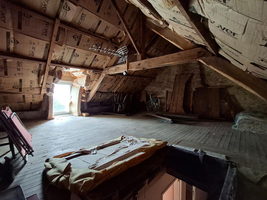 CRUGUEL Vous rêvez d'espace, de nature et d'un terrain pour vos projets ? Cette propriété pourrait bien être votre coup de coeur 14