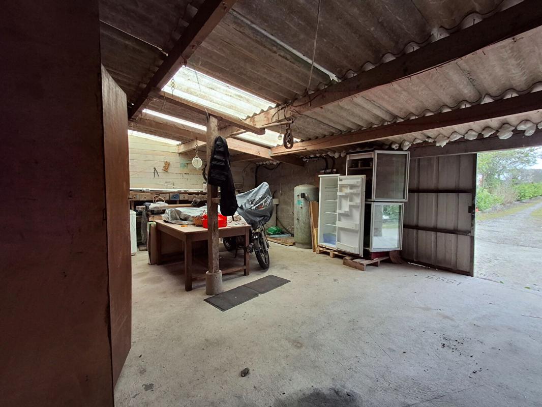 CRUGUEL Vous rêvez d'espace, de nature et d'un terrain pour vos projets ? Cette propriété pourrait bien être votre coup de coeur 15