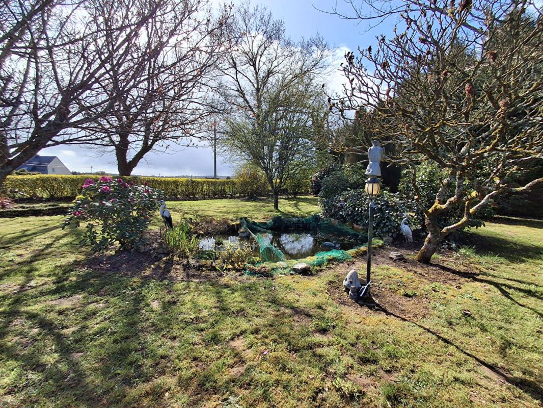 CRUGUEL Vous rêvez d'espace, de nature et d'un terrain pour vos projets ? Cette propriété pourrait bien être votre coup de coeur 17