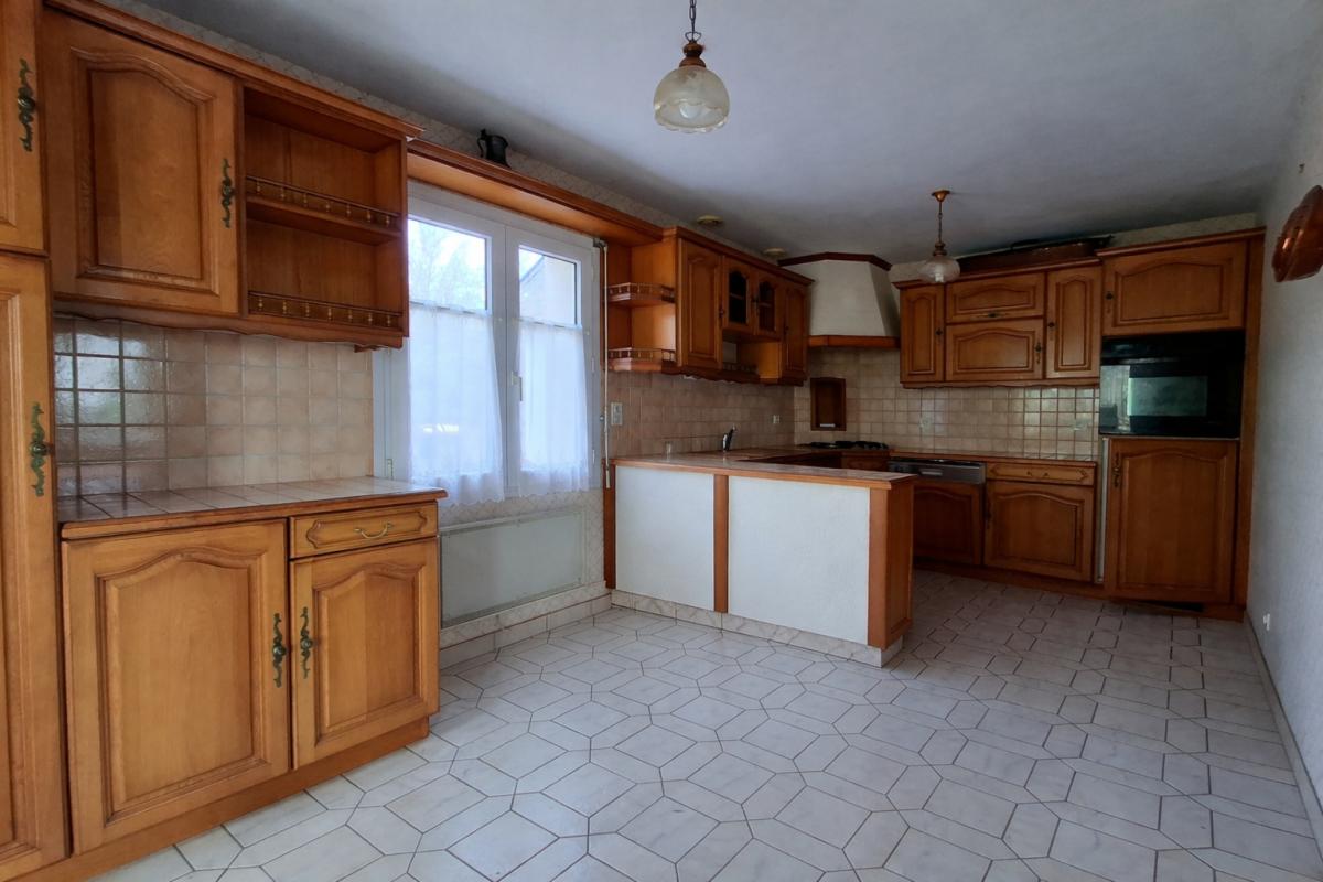 CRUGUEL Vous rêvez d'espace, de nature et d'un terrain pour vos projets ? Cette propriété pourrait bien être votre coup de coeur 4