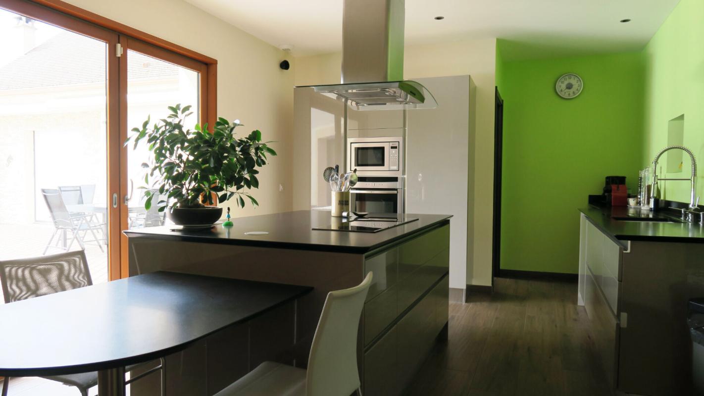 L'ISLE-ADAM Demeure de prestige de 349m2 avec piscine et grand jardin 5