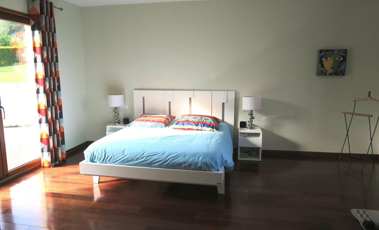 L'ISLE-ADAM Demeure de prestige de 349m2 avec piscine et grand jardin 6