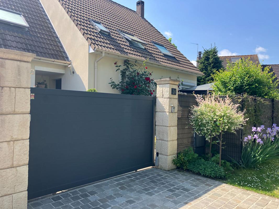 VERNEUIL-SUR-SEINE Maison familiale 6 chambres avec vie de plain-pied au calme en impasse 17