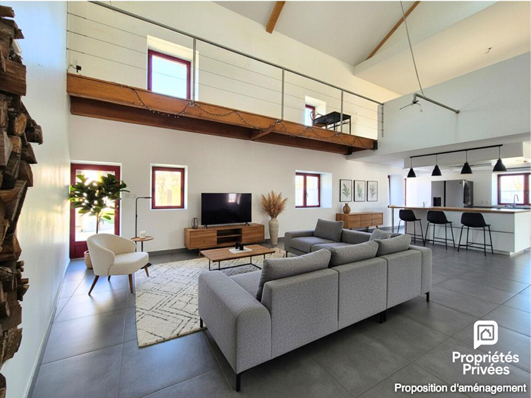 CHEVRIER Maison de caractère rénovée avec dépendance, piscine et jardin au calme 2