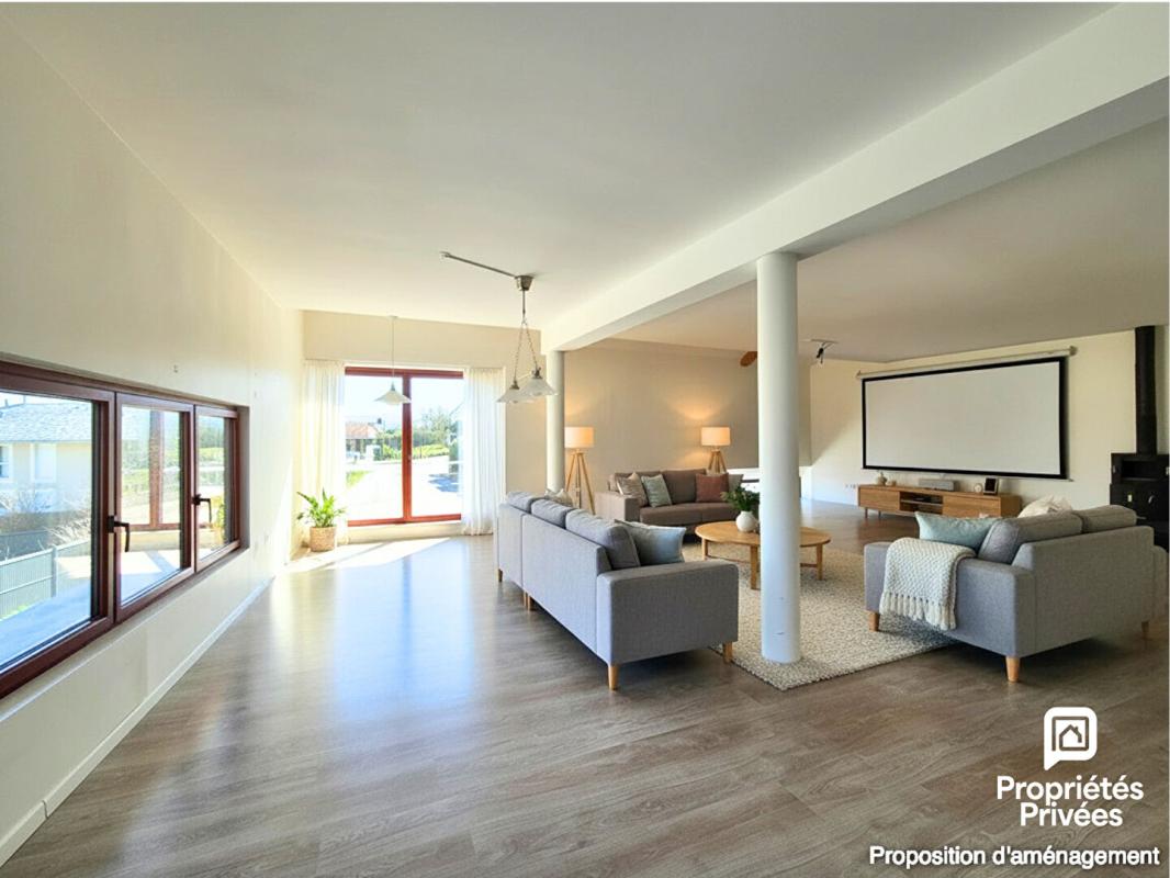 CHEVRIER Maison de caractère rénovée avec dépendance, piscine et jardin au calme 3