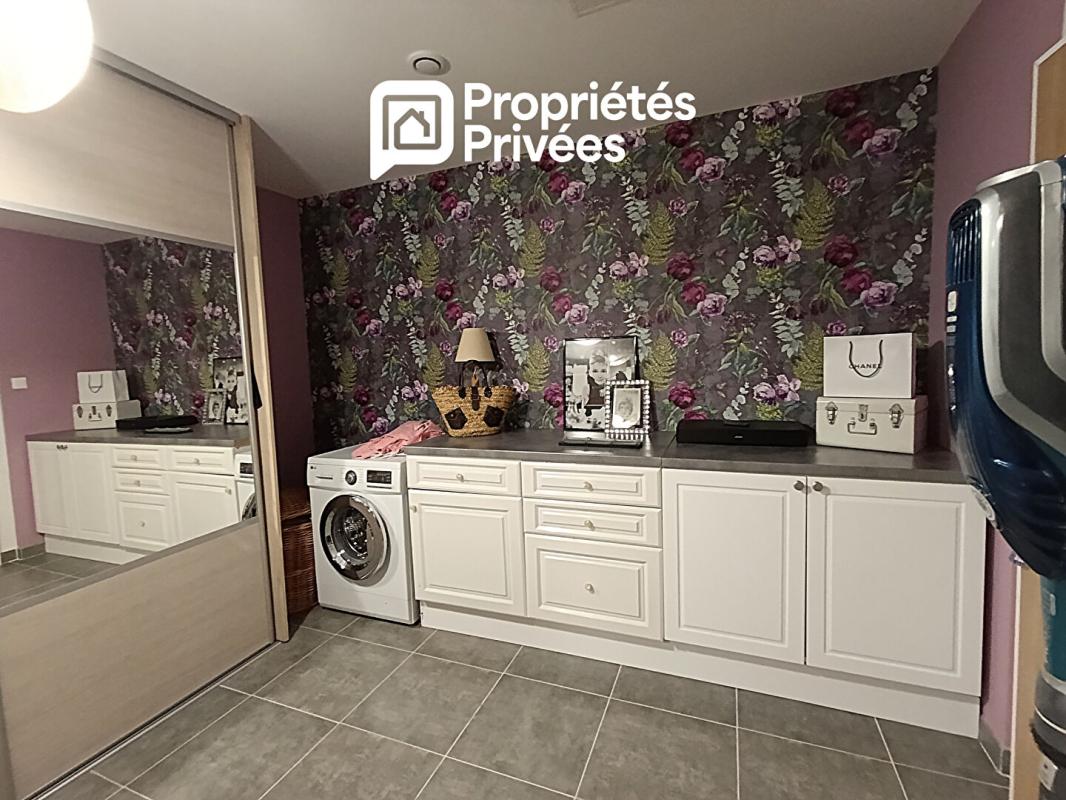 RANCENAY Secteur AVANNE-AVENEY- Maison contemporaine récente de 160 m2 avec piscine 10