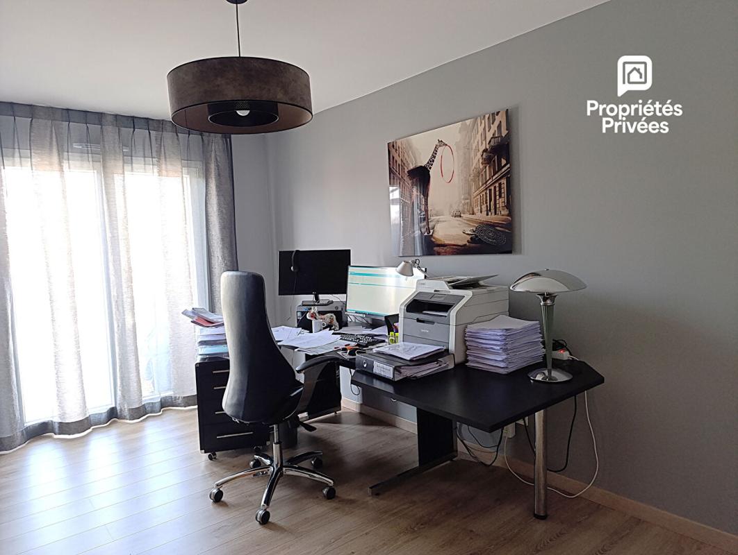 RANCENAY Secteur AVANNE-AVENEY- Maison contemporaine récente de 160 m2 avec piscine 11