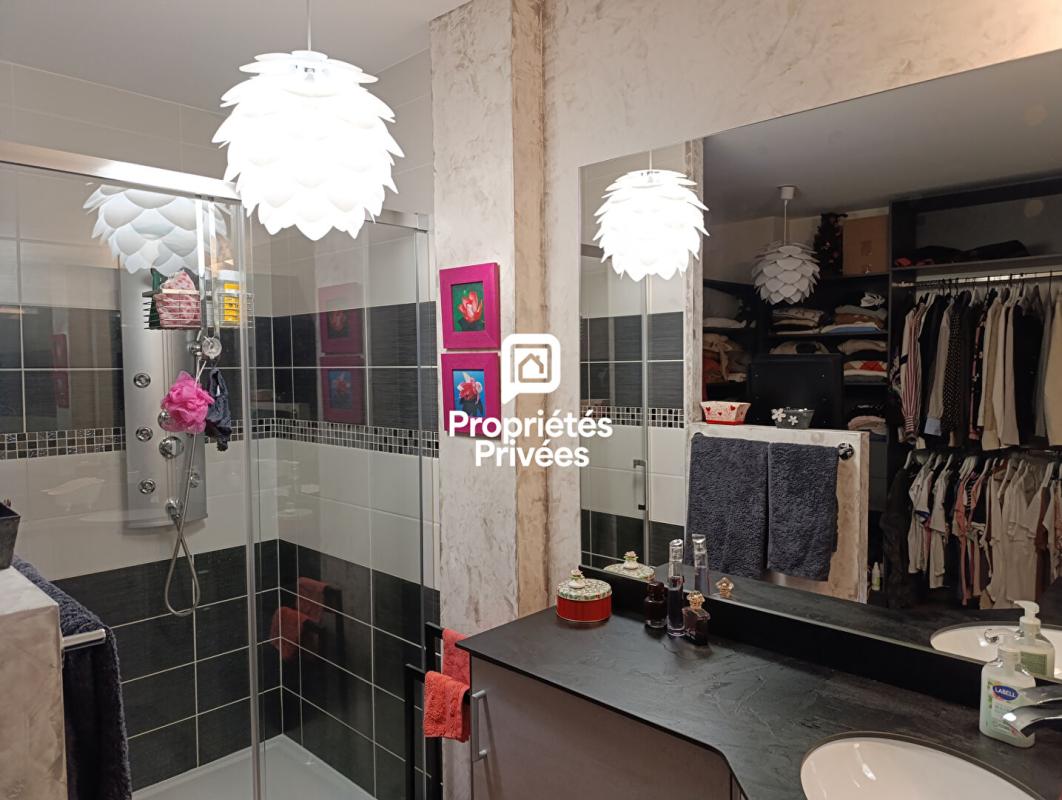 RANCENAY Secteur AVANNE-AVENEY- Maison contemporaine récente de 160 m2 avec piscine 13