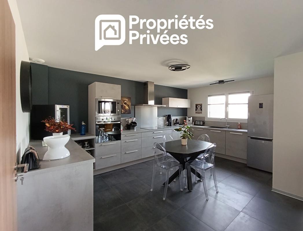 RANCENAY Secteur AVANNE-AVENEY- Maison contemporaine récente de 160 m2 avec piscine 5