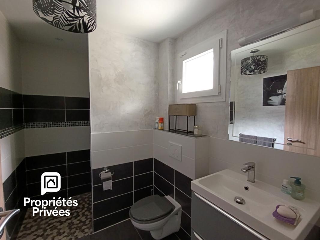 RANCENAY Secteur AVANNE-AVENEY- Maison contemporaine récente de 160 m2 avec piscine 6