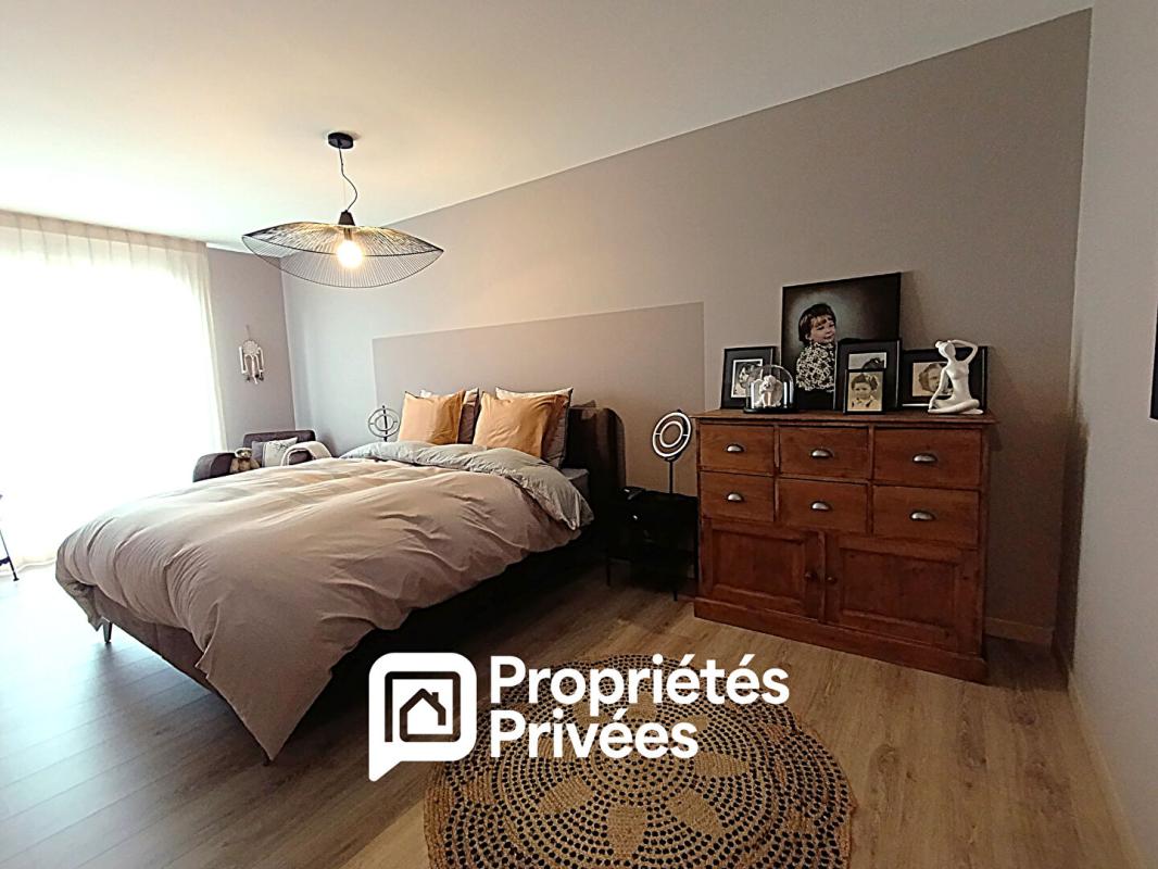 RANCENAY Secteur AVANNE-AVENEY- Maison contemporaine récente de 160 m2 avec piscine 8