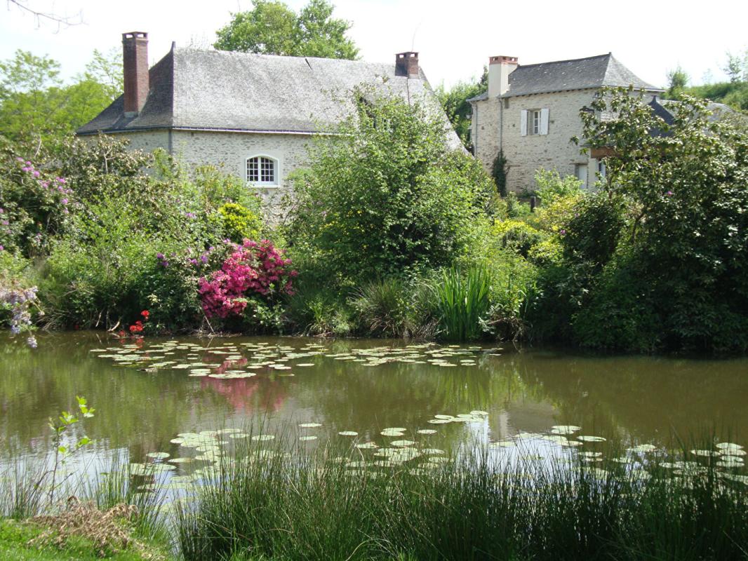 SEGRE Domaine d'exception avec moulin du XVI siècle entièrement rénové, env 330 m² habitables  - 15 hectares avec rivière et étang 16