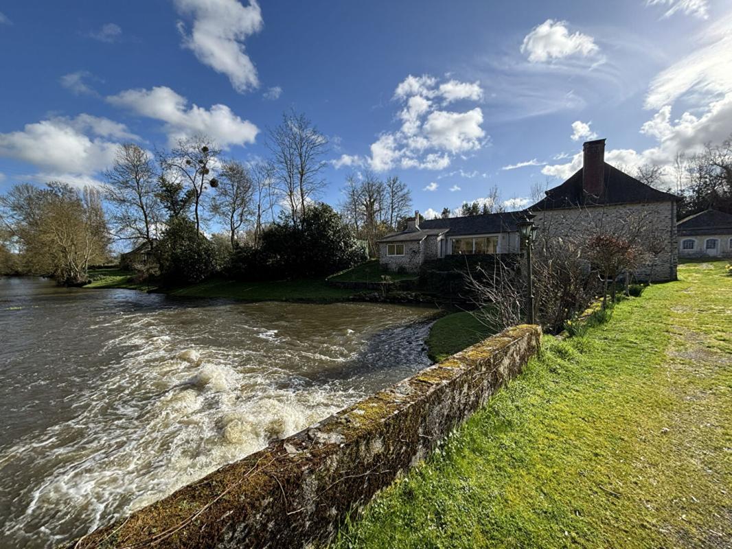 SEGRE Domaine d'exception avec moulin du XVI siècle entièrement rénové, env 330 m² habitables  - 15 hectares avec rivière et étang 5
