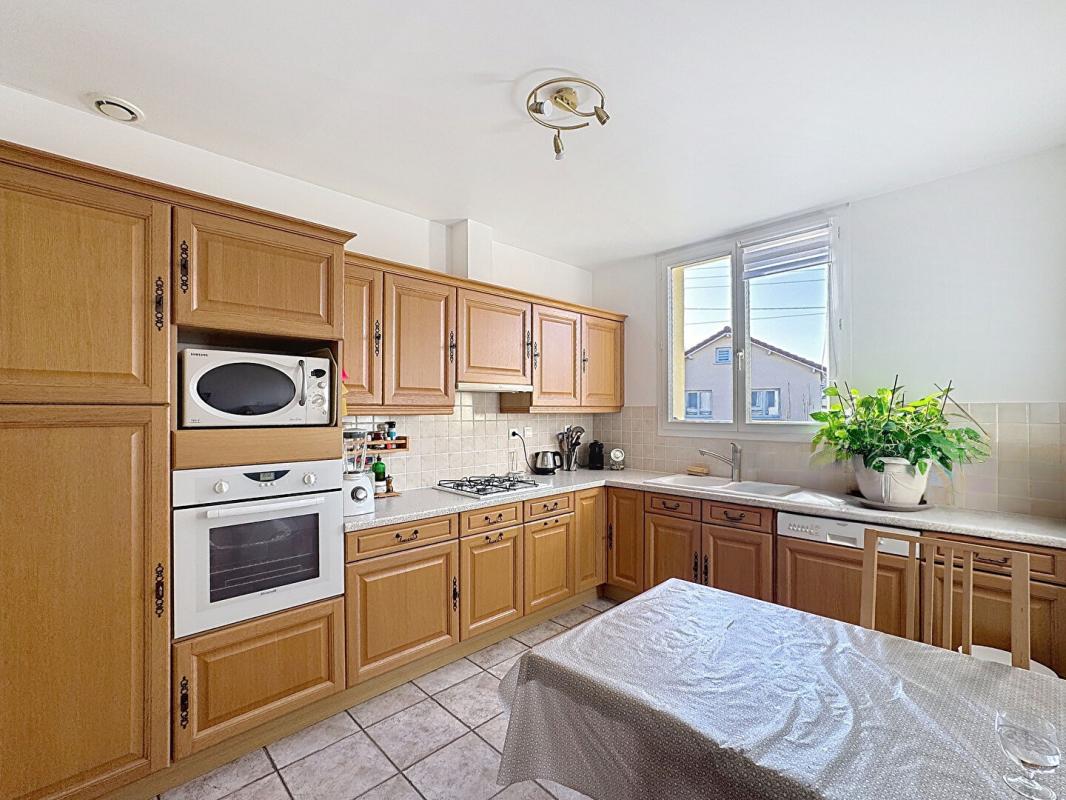 IGNY Gommonvilliers  Maison familiale lumineuse avec terrasse plein Sud et fort potentiel 9