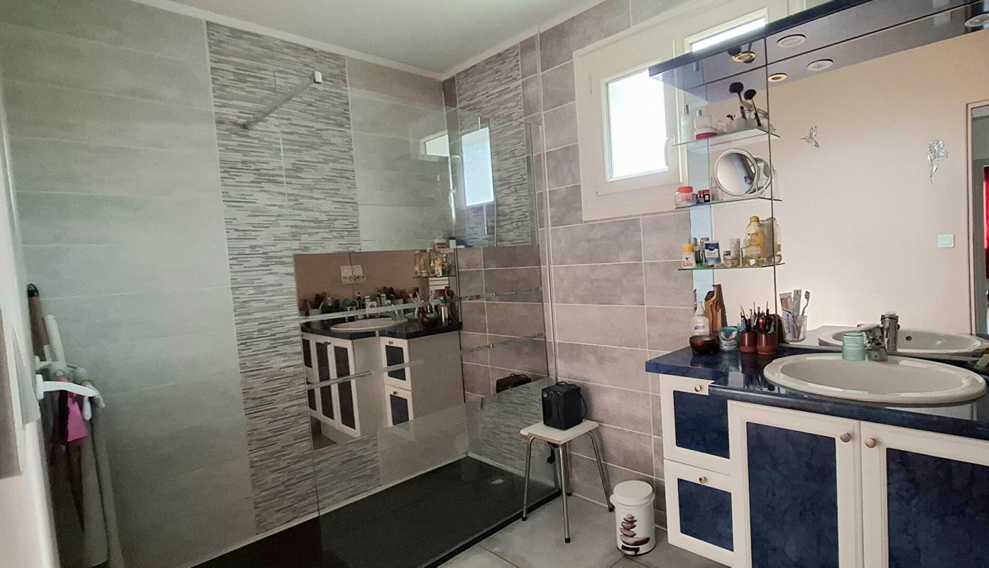 MEILLONNAS Maison Meillonnas plain pied 102 m2 avec piscine 11