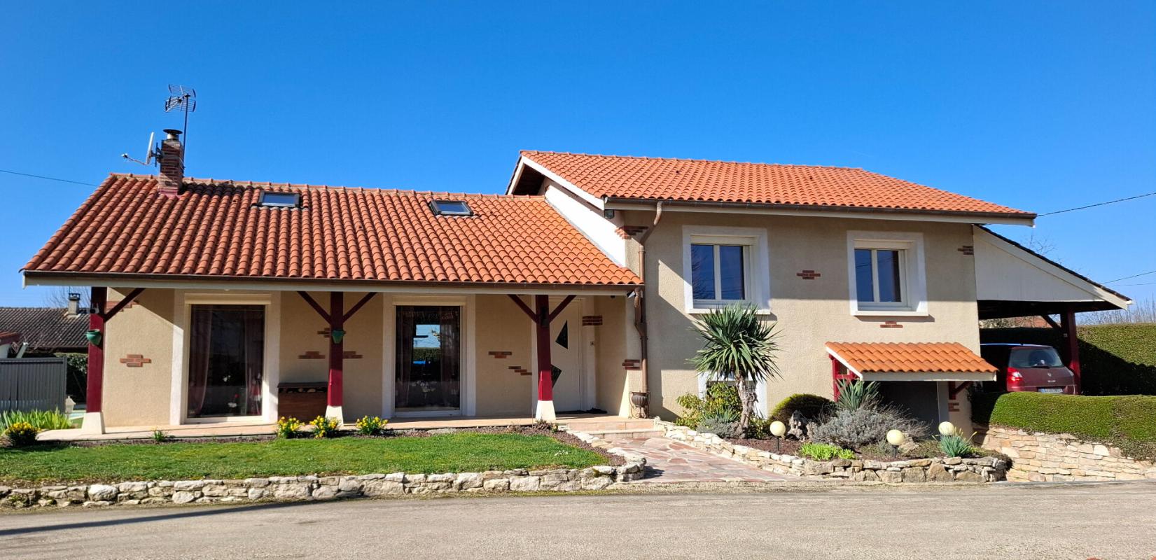 MEILLONNAS Maison Meillonnas plain pied 102 m2 avec piscine 2