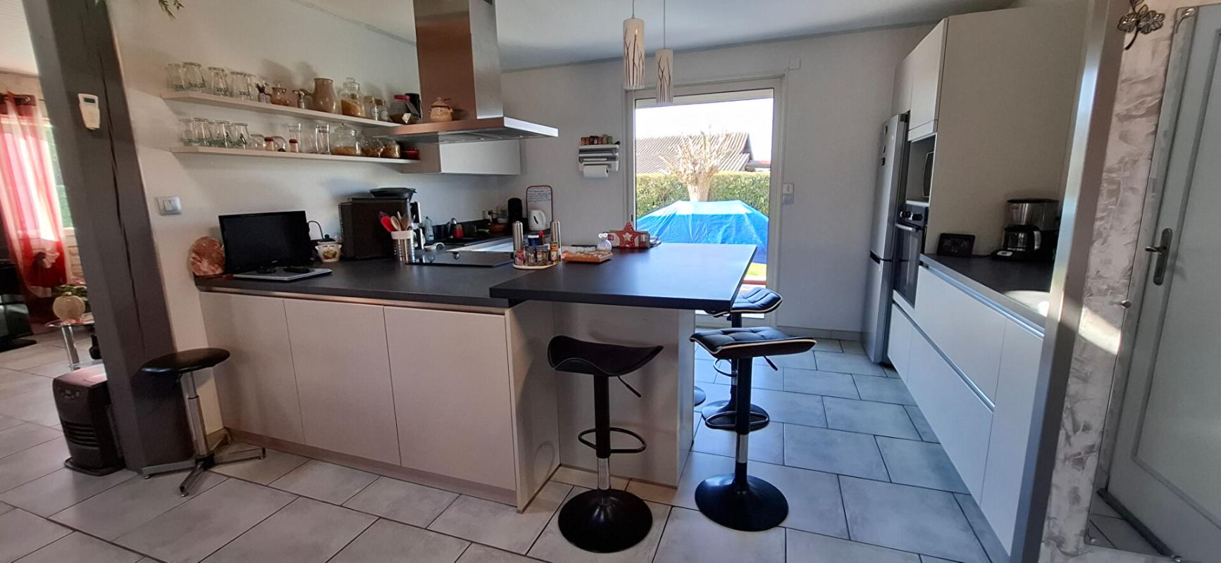 MEILLONNAS Maison Meillonnas plain pied 102 m2 avec piscine 9