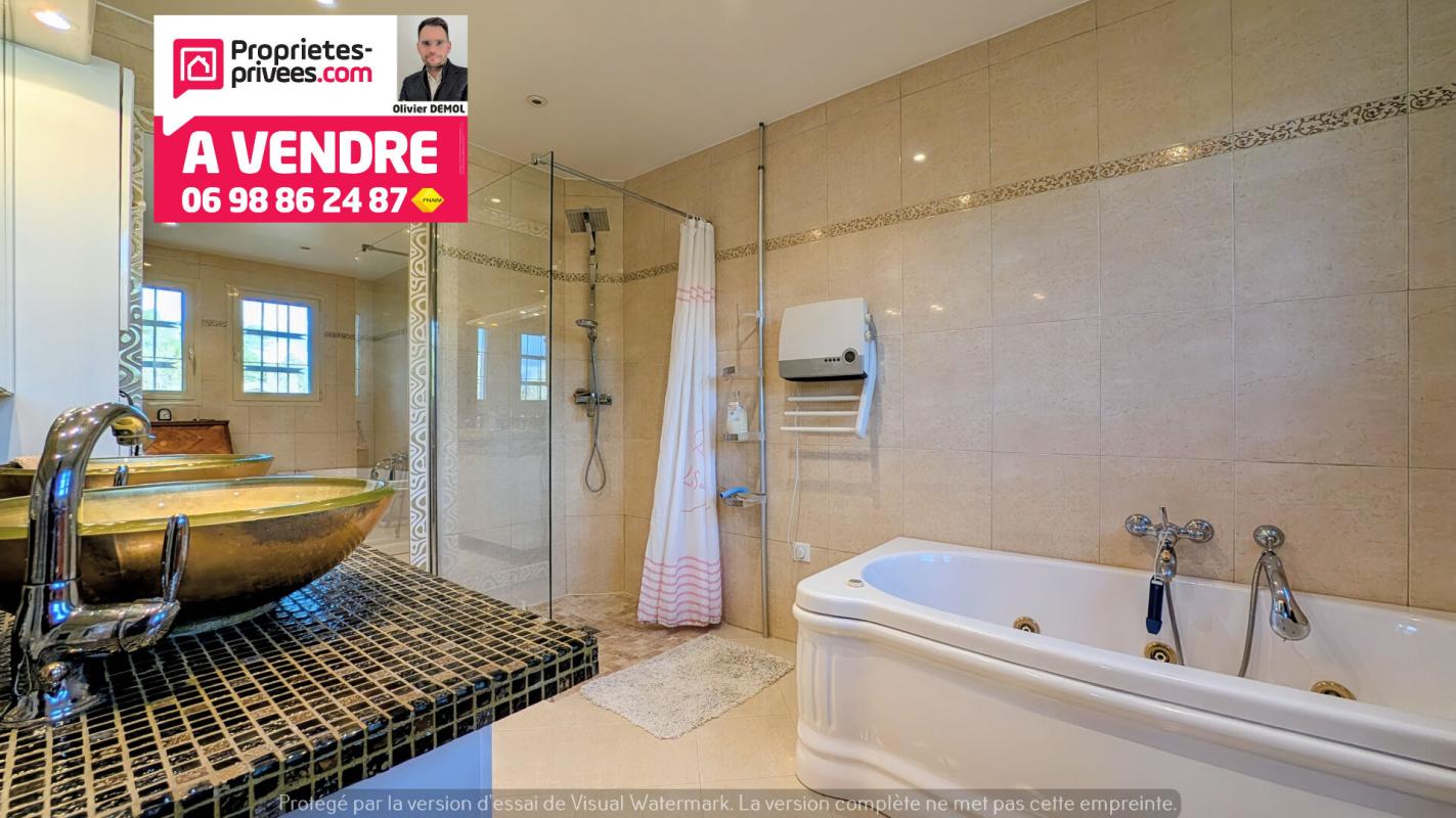 MONTAUROUX VASTE PROPRIETE EN DEUX HABITATIONS ET NOMBREUSES DEPENDANCES ! 10