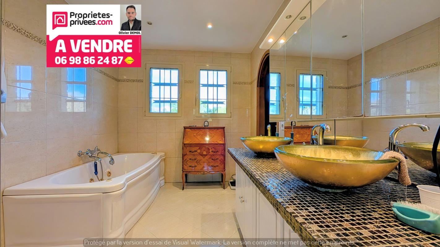 MONTAUROUX VASTE PROPRIETE EN DEUX HABITATIONS ET NOMBREUSES DEPENDANCES ! 8