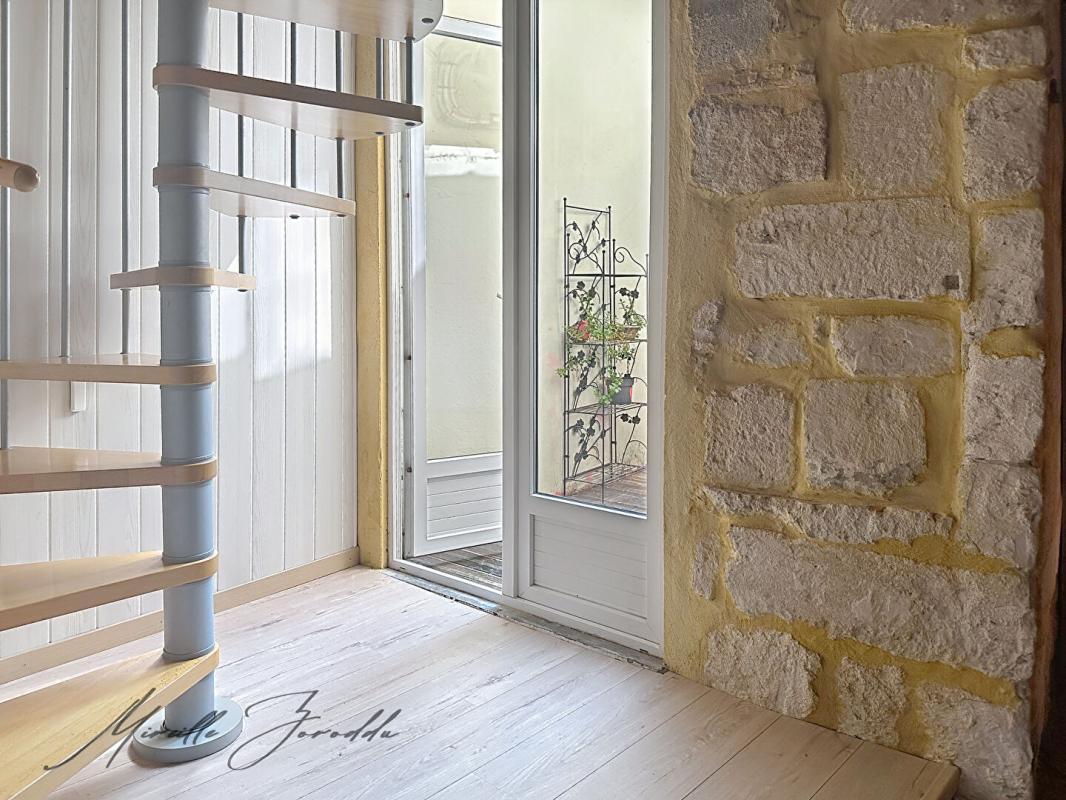 BEAUCAIRE BEAUCAIRE A VENDRE MAISON DE VILLE AVEC TERRASSE 4 PIECES 74 m² ET CAVE 4