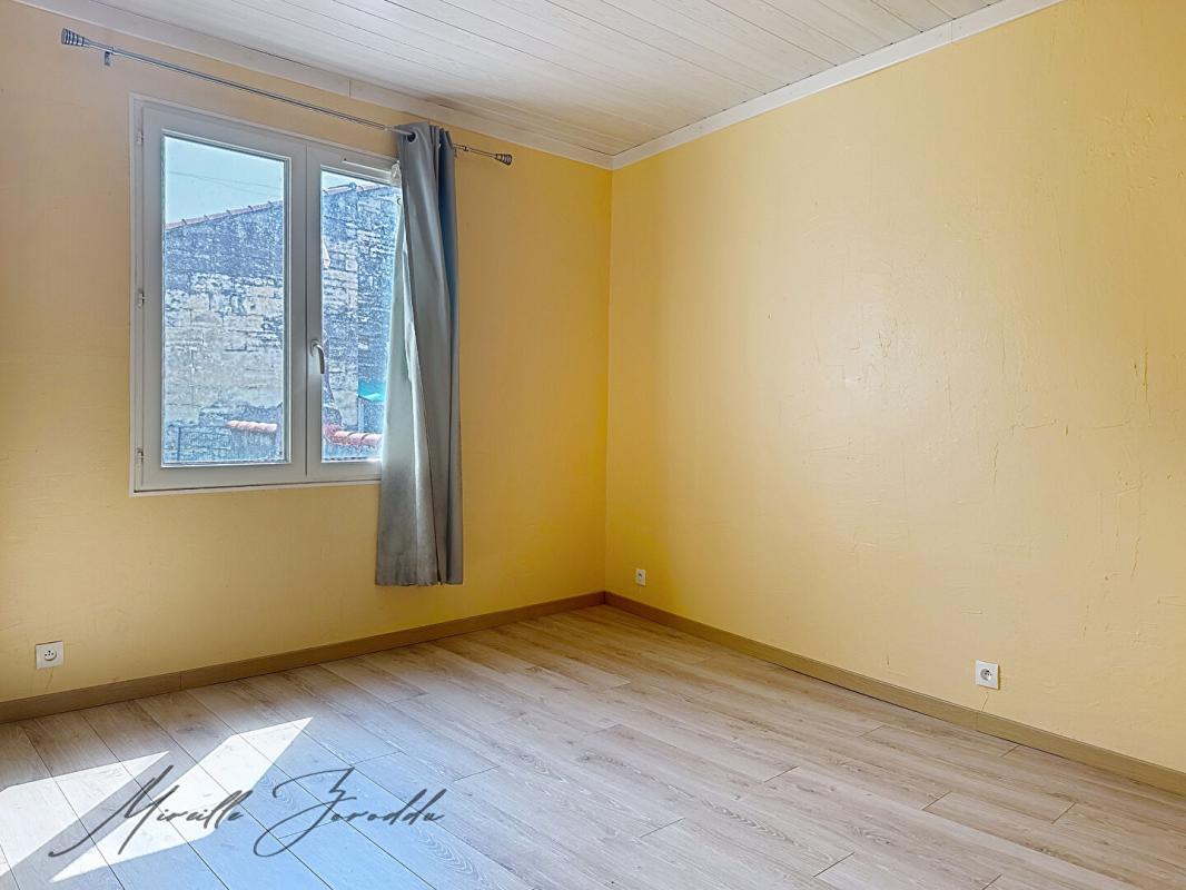 BEAUCAIRE BEAUCAIRE A VENDRE MAISON DE VILLE AVEC TERRASSE 4 PIECES 74 m² ET CAVE 8