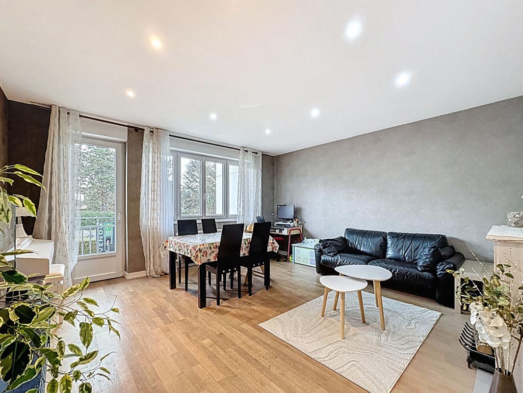 TASSIN-LA-DEMI-LUNE Appartement  4 pièce(s) 97 m2 1