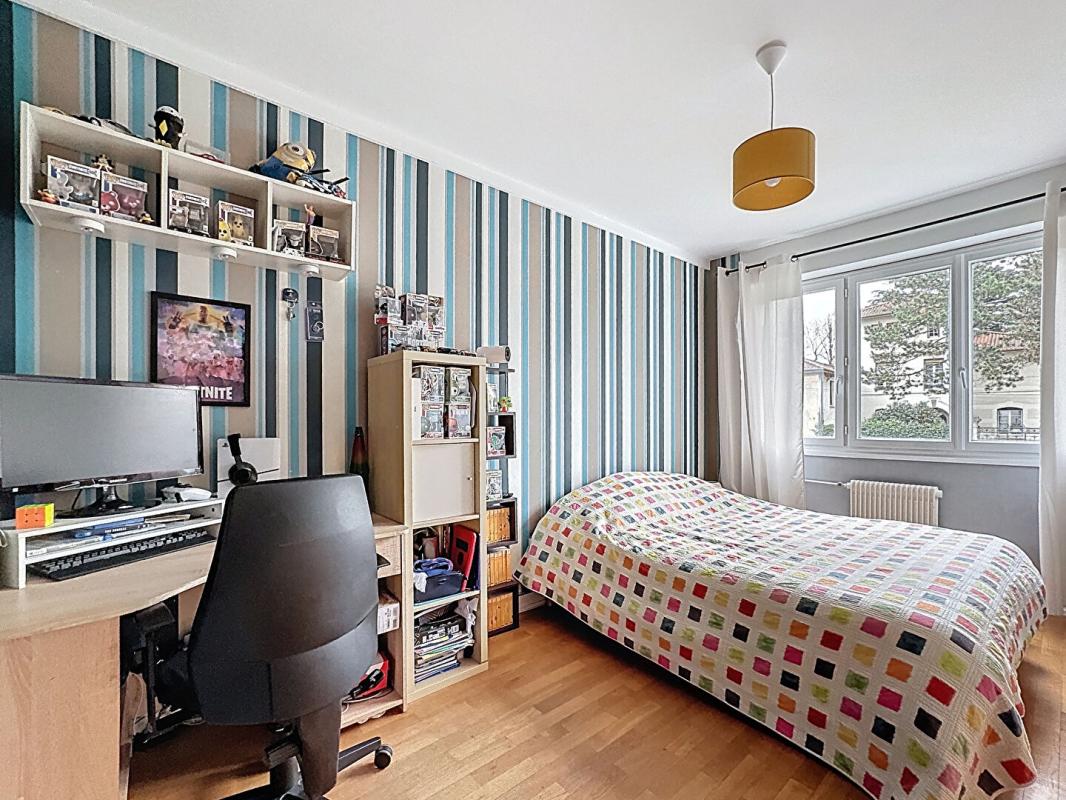 TASSIN-LA-DEMI-LUNE Appartement  4 pièce(s) 97 m2 4