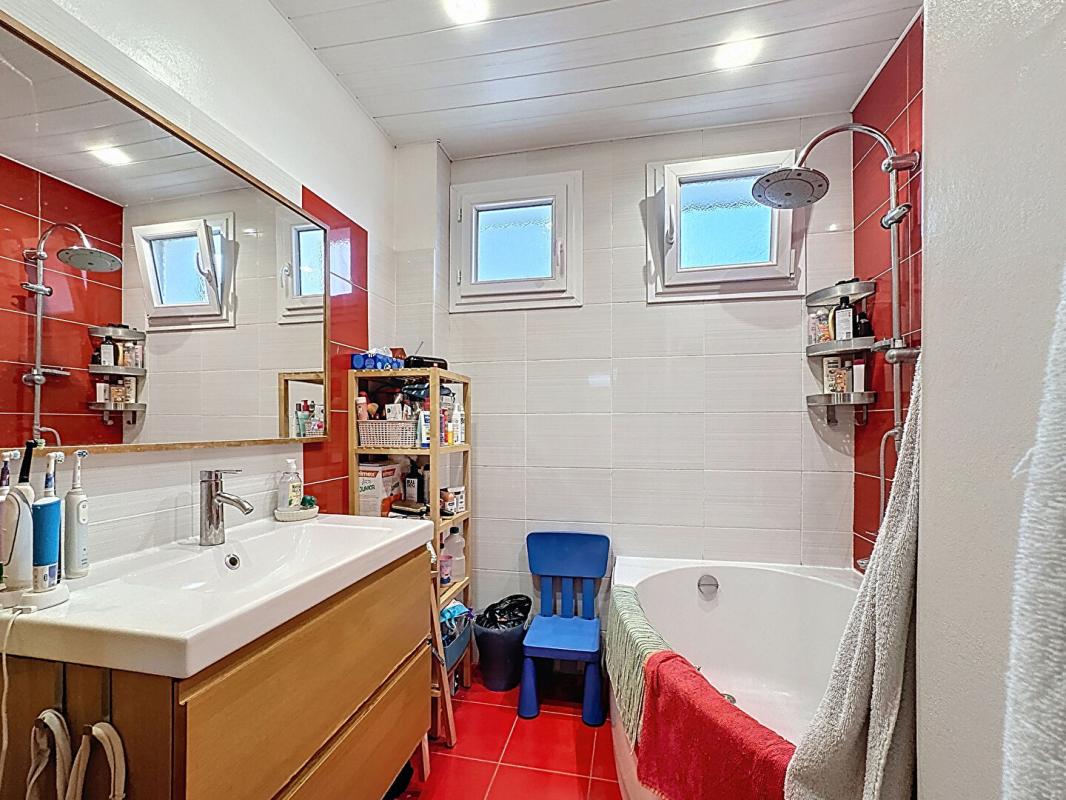 TASSIN-LA-DEMI-LUNE Appartement  4 pièce(s) 97 m2 5