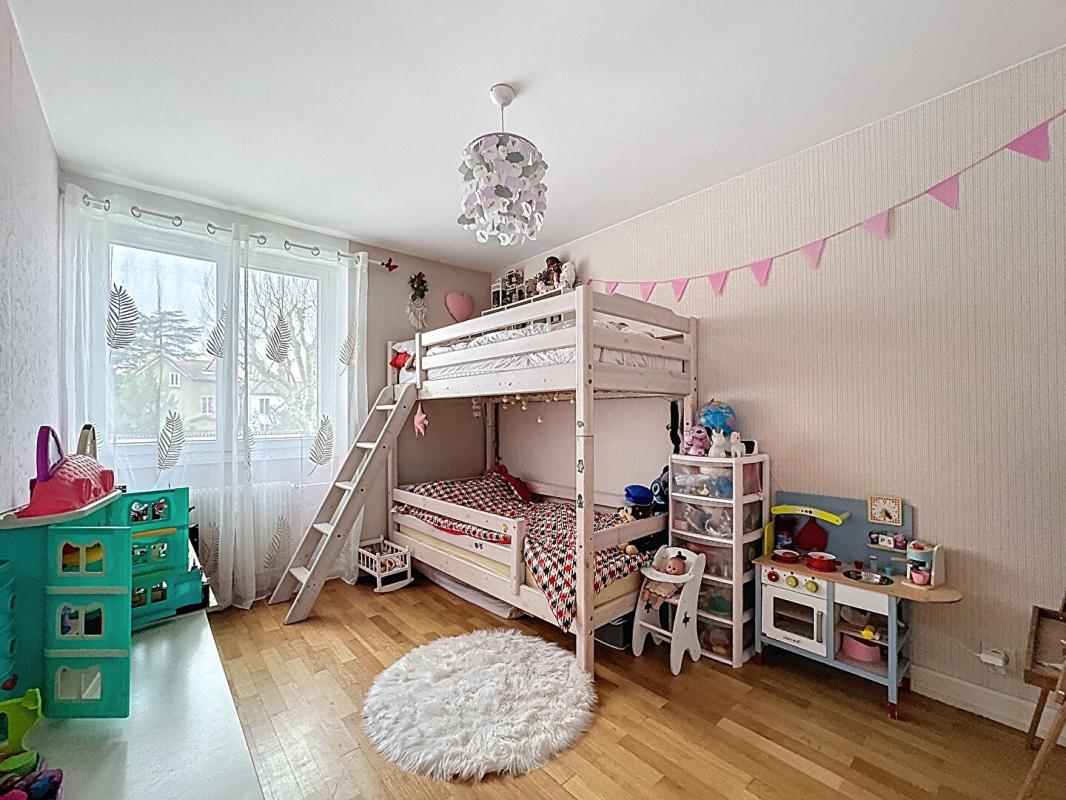 TASSIN-LA-DEMI-LUNE Appartement  4 pièce(s) 97 m2 6