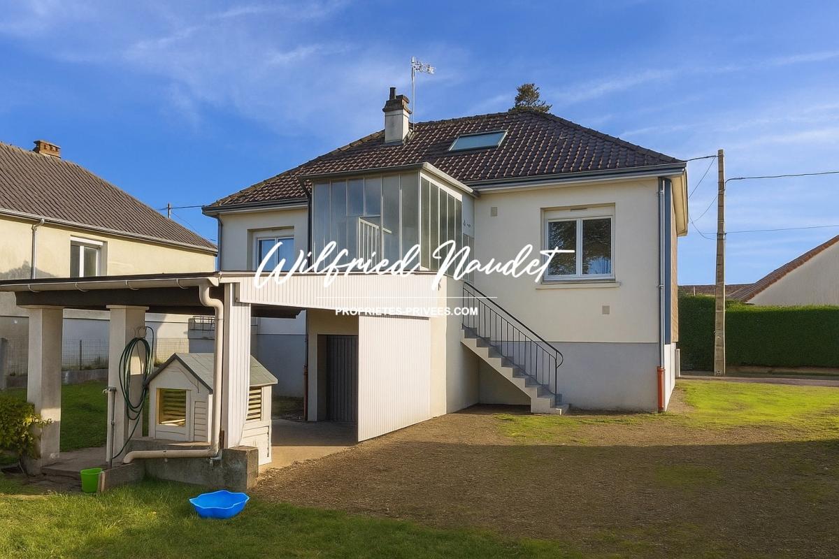 BRETTE-LES-PINS Proche commerces et école 1