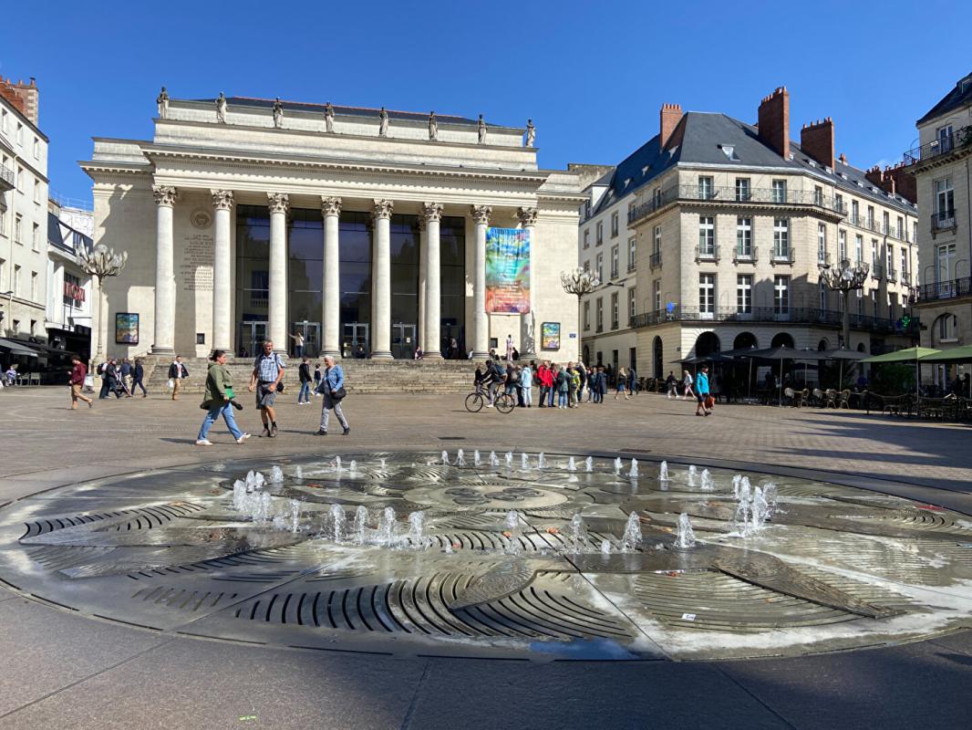 NANTES 44000 NANTES - A LOUER LOCAL COMMERCIAL 205 m² 2