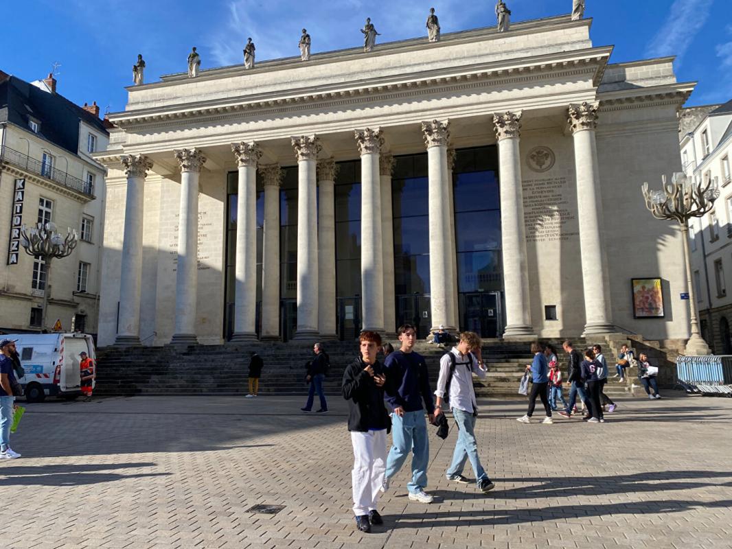 NANTES 44000 NANTES - A LOUER LOCAL COMMERCIAL 205 m² 4