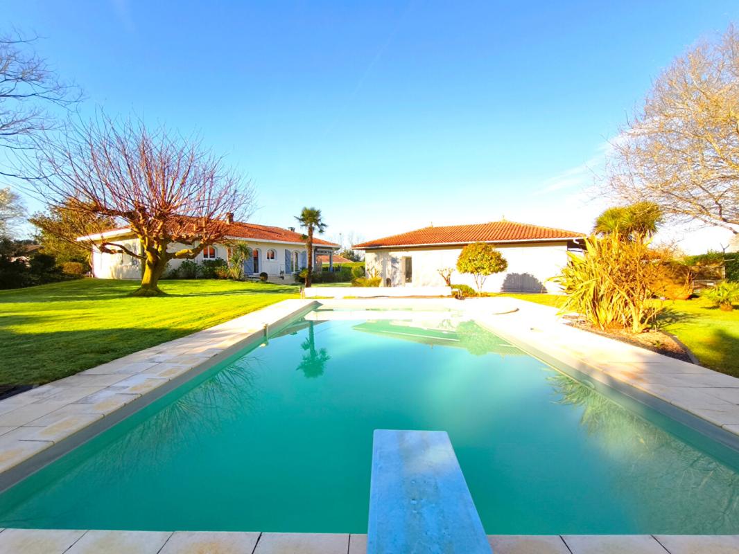 RIVIERE-SAAS-ET-GOURBY Villa Riviere Saas Et Gourby 7 pièce(s) 193 m2 4