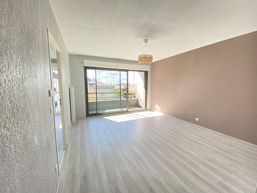 BORDEAUX T2 42.78 m2 avec vue dégagée, balcon et parking 4
