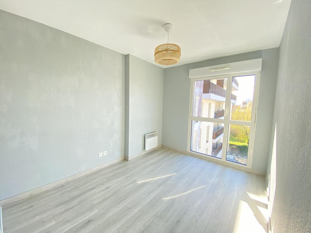 BORDEAUX T2 42.78 m2 avec vue dégagée, balcon et parking 5