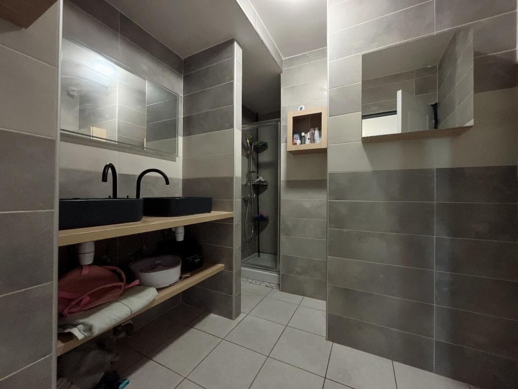 PERPIGNAN Magnifique maison en R+1 de 190 m²  comprenant 6 chambres sur un terrain 3 faces de 450 m² dans un secteur calme 13