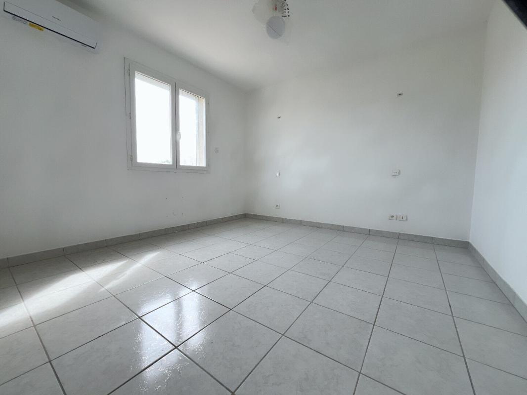 PERPIGNAN Magnifique maison en R+1 de 190 m²  comprenant 6 chambres sur un terrain 3 faces de 450 m² dans un secteur calme 15