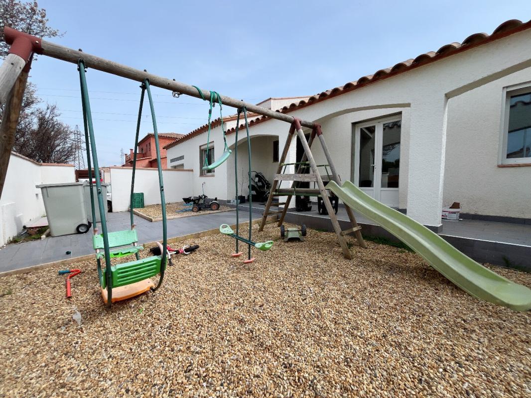 PERPIGNAN Magnifique maison en R+1 de 190 m²  comprenant 6 chambres sur un terrain 3 faces de 450 m² dans un secteur calme 2