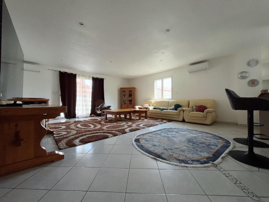 PERPIGNAN Magnifique maison en R+1 de 190 m²  comprenant 6 chambres sur un terrain 3 faces de 450 m² dans un secteur calme 7