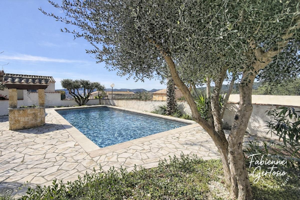 CEYRESTE CEYRESTE ! Maison traditionnelle 6 pièces, terrain 1 000 m², piscine 1