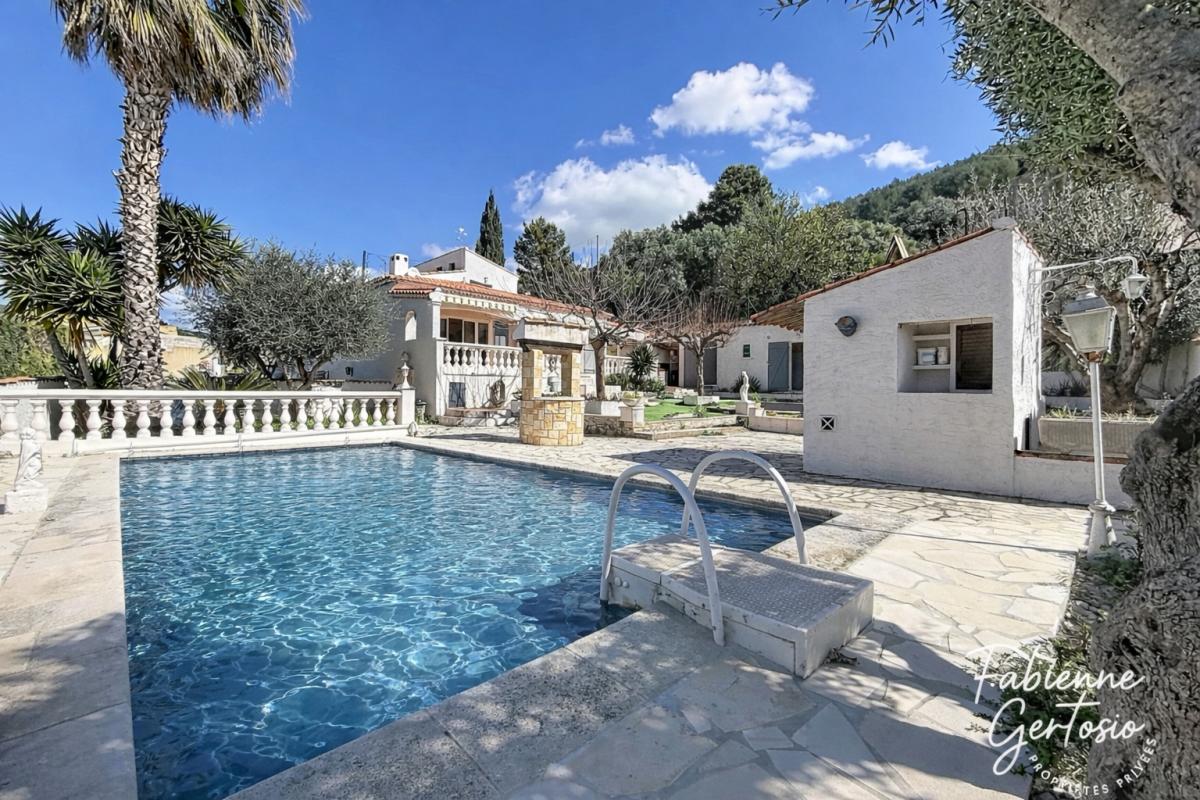 CEYRESTE CEYRESTE ! Maison traditionnelle 6 pièces, terrain 1 000 m², piscine 11